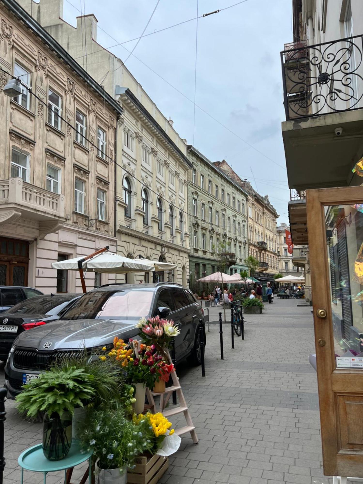 Art Studio Near Opera Theatre Lviv Exterior photo